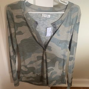 Maurice’s sizes small. Never worn new with the tags